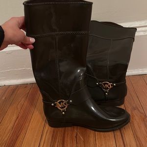 Dark brown Michael kors boots!